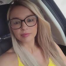 Dra. Larissa Gabardo